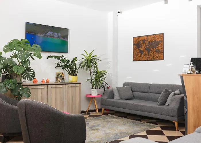 Homelike מלון קיירניה